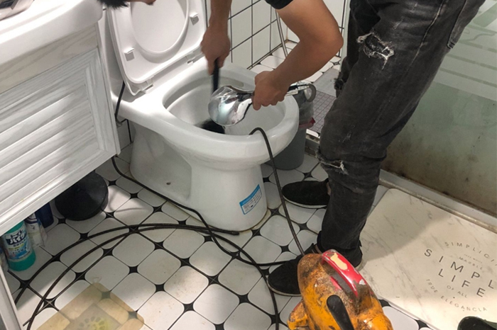 企石镇疏通下水道